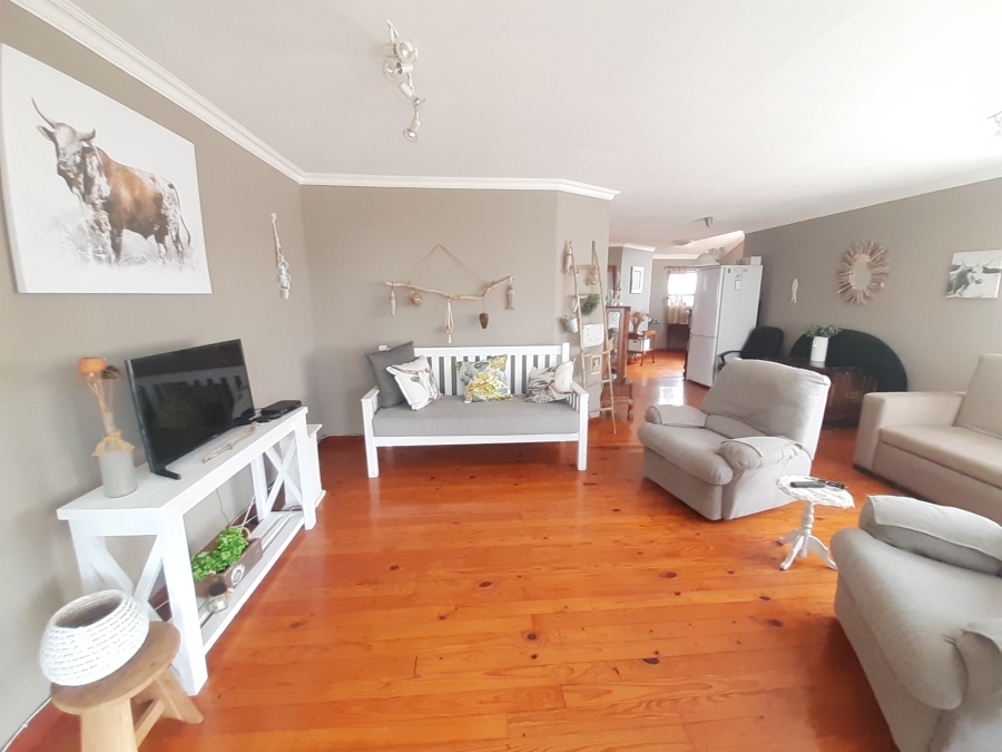 6 Bedroom Property for Sale in Paradise Beach Eastern Cape